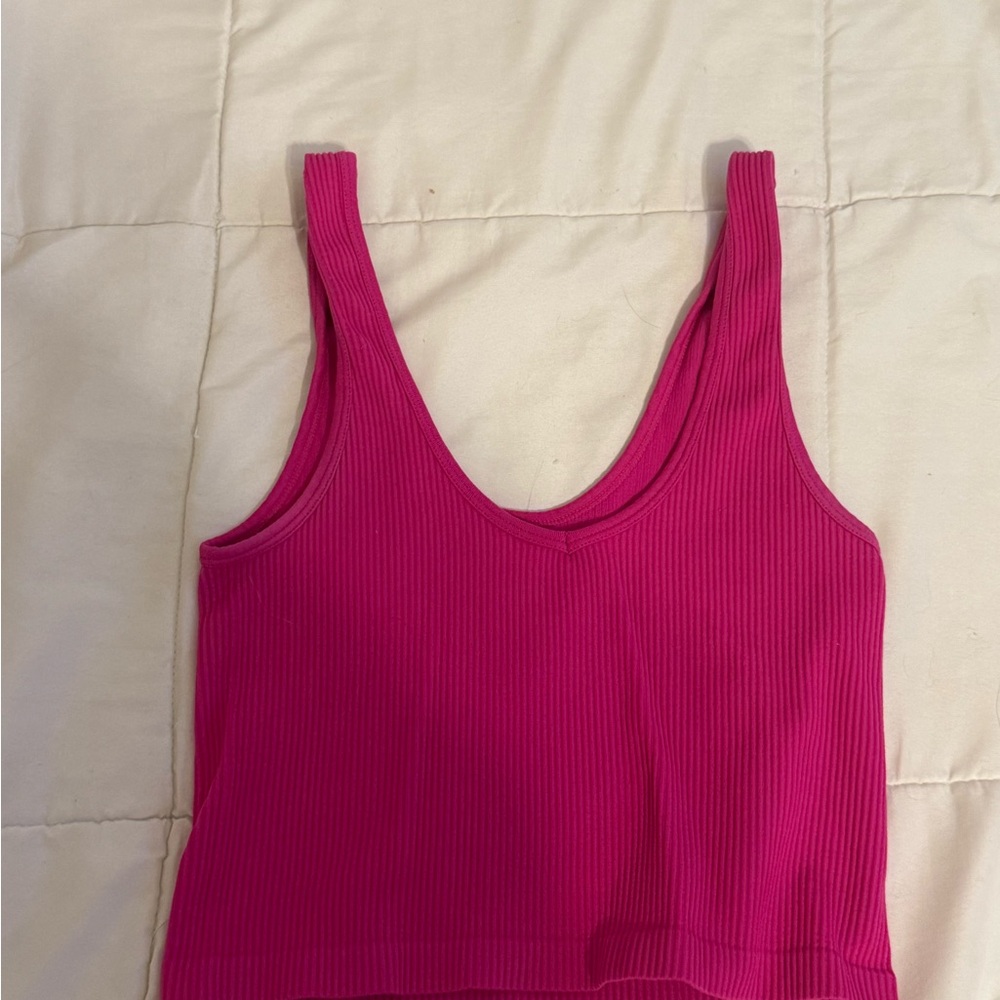 ruby and jenna hot pink ribbed cropped tank top 💗